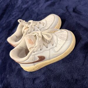 Nike Kids Cream and Brown Low-Top Sneakers